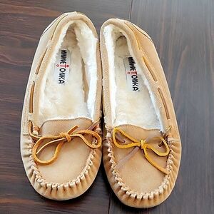 Tan  outdoor  slippers